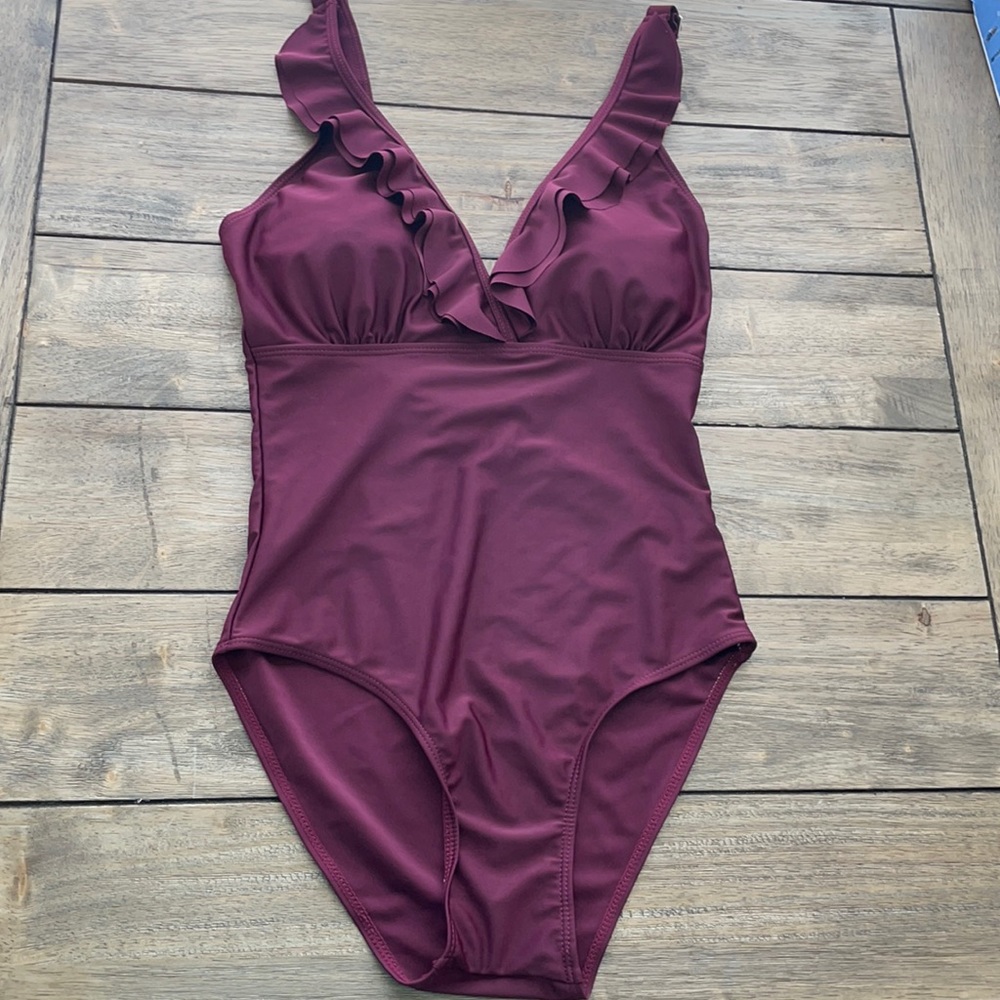 One-piece padded magenta bathing suit